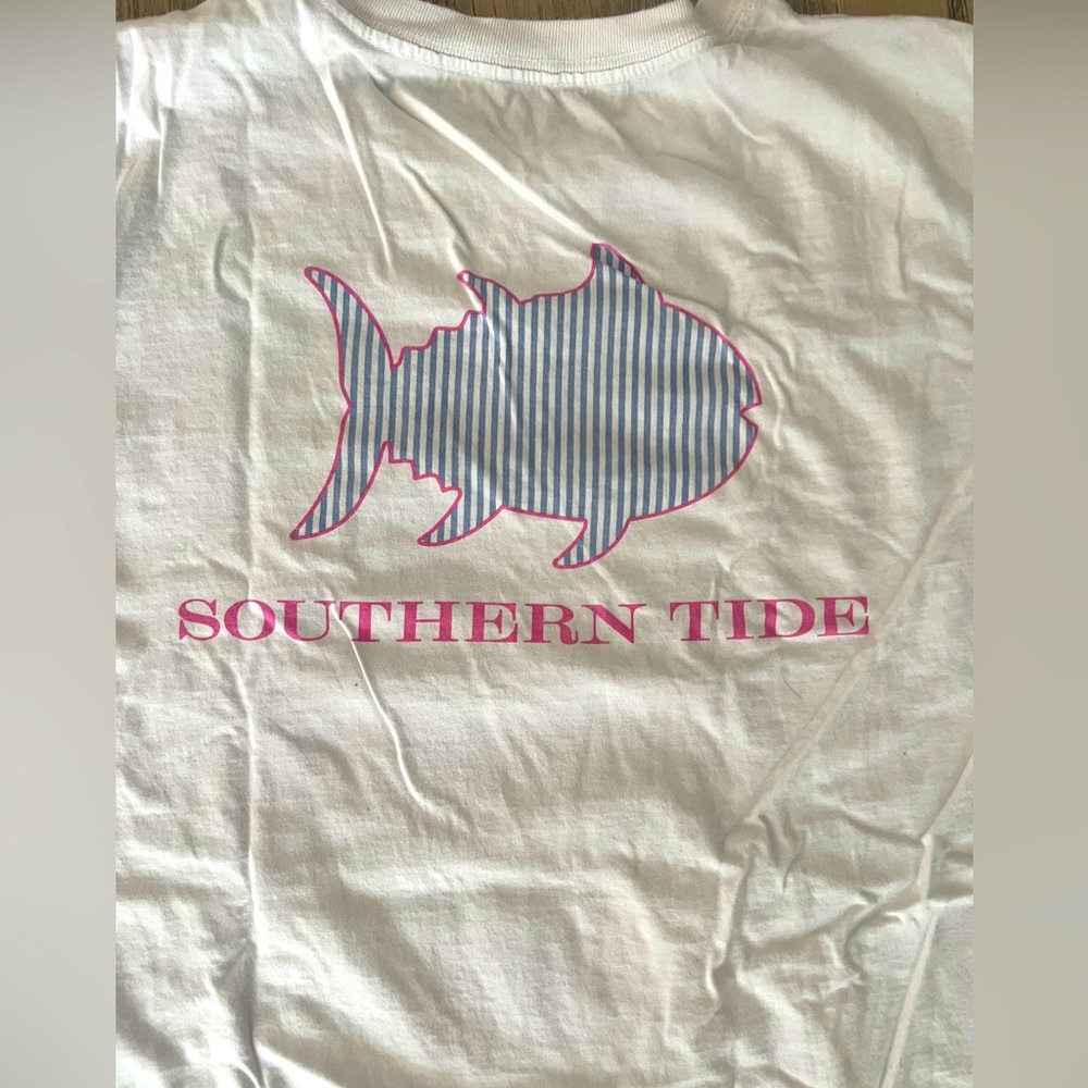 Southern Tide Tee 🐟